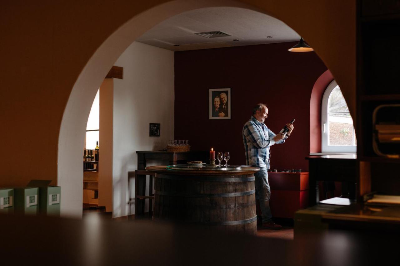 Consulat Des Weins Hotel Sankt Martin Bagian luar foto