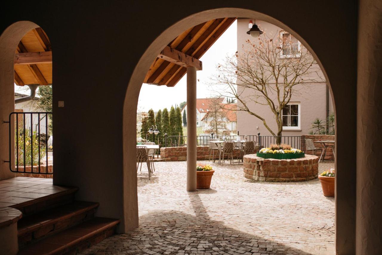 Consulat Des Weins Hotel Sankt Martin Bagian luar foto